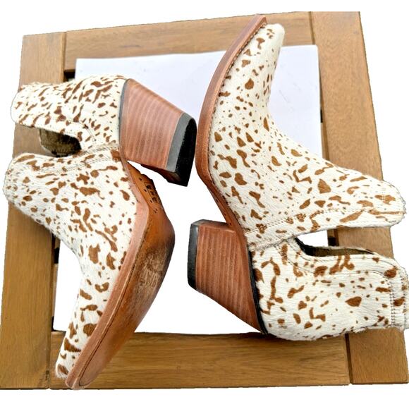 ARIAT white and brown cow print Haircalf Western Leather Ankle Boot 7 B Women’s - Picture 4 of 11